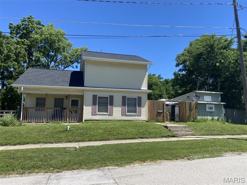 Photo of 105 E Oak Street, Warrenton, MO 63383 (MLS # 26038937)