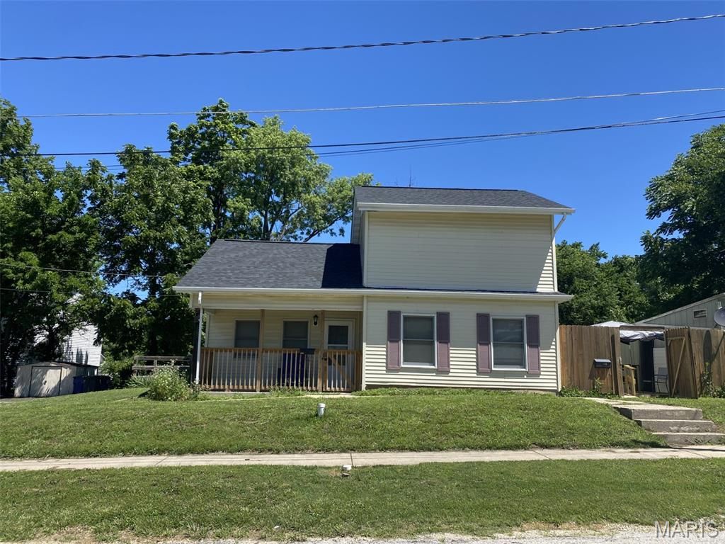 Photo of 105 E Oak Street, Warrenton, MO 63383 (MLS # 26038937)