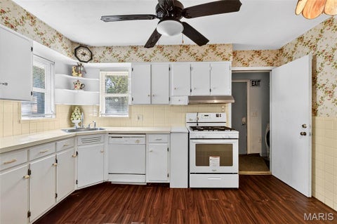 Tiny photo for 7012 N Hanley Road, Hazelwood, MO 63042 (MLS # 26066580)