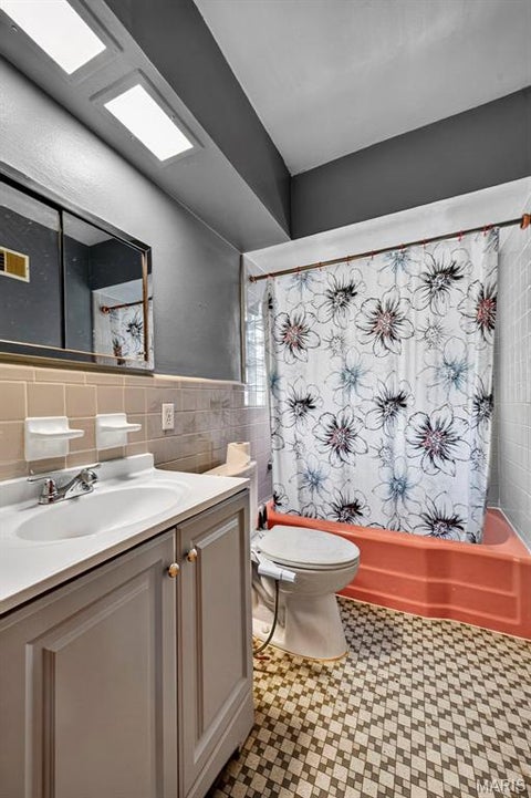 Tiny photo for 7012 N Hanley Road, Hazelwood, MO 63042 (MLS # 26066580)