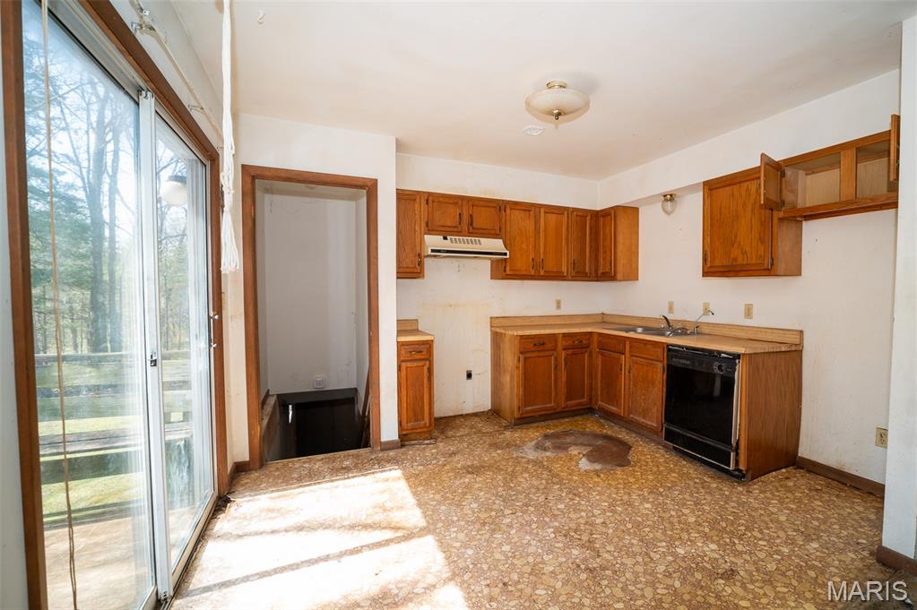 B & J Flats - Residential