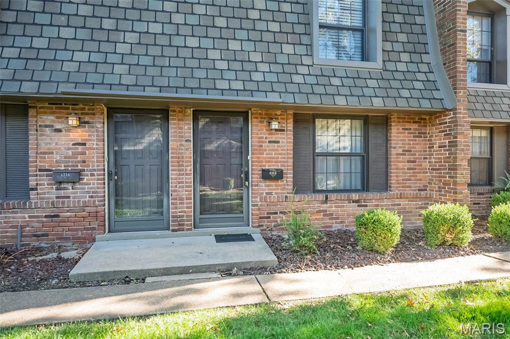 Photo of 4256 Eiffel Drive, St Louis, MO 63125 (MLS # 26066719)