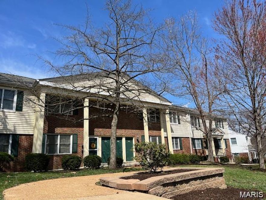 Prime Brentwood Forest location across from tennis courts with a rear patio view of the Brentwood Forest Pool in the distance. Updated main floor condo unit with new carpet, luxury vinyl plank flooring and new paint throughout. Upgraded lighting in Kitchen and bath, built-in bookshelves in Bedroom, in-unit hall laundry. Easy access to to restauraunts, shopping and highways. Location: Ground Level