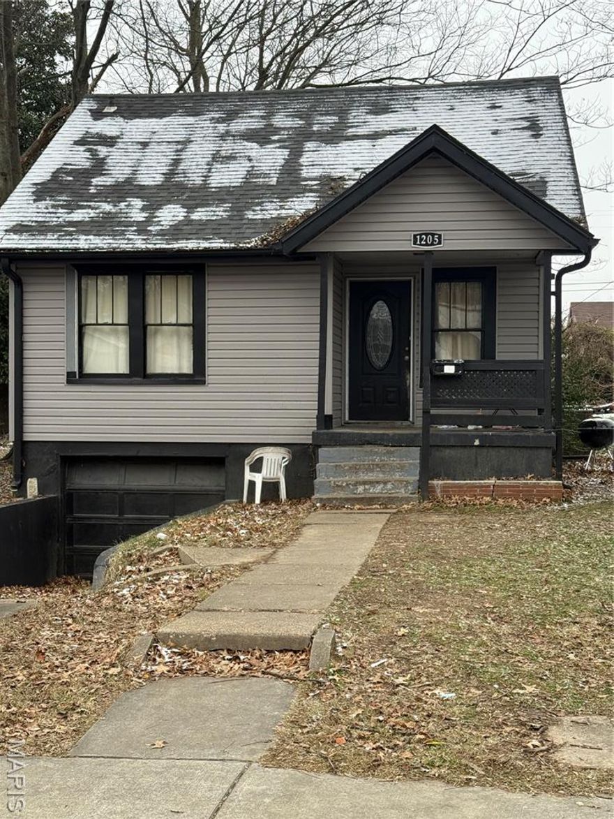 This 4 bedroom, 1 bathroom single family home is an excellent option for first time buyers, investors or families looking for some bang for their buck! 
Updated in 2023- features a modern kitchen! New stove installed December 2025! 

This home is tenant occupied and is part of a package! Can be bought individually or pieced together-