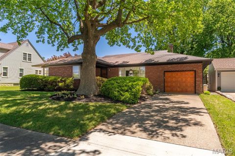 Photo of 208 S Laurel Street, Duquoin, IL 62832 (MLS # 26031881)