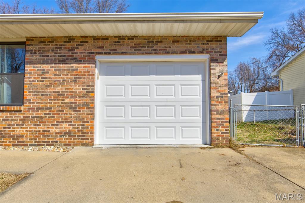 1042 Hillcrest Drive