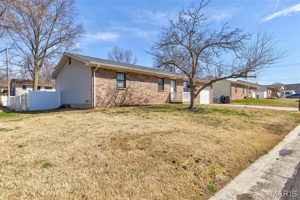 1042 Hillcrest Drive