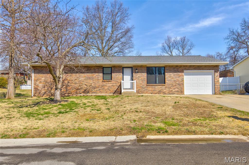 1042 Hillcrest Drive