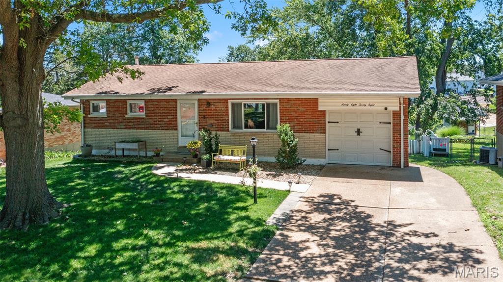 9828 Whitcomb Lane