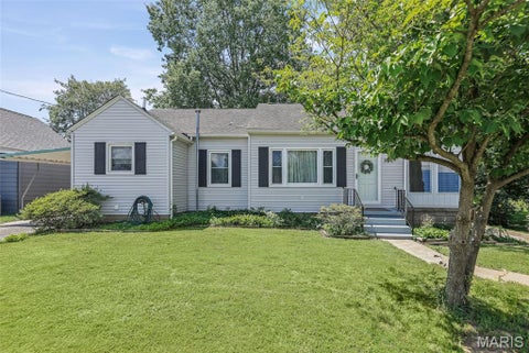 Photo of 506 St Louis AVE, Pinckneyville, IL 62274 (MLS # 26044640)