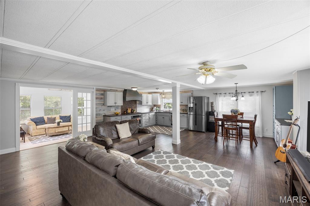 Troy, Missouri 63379, United States, 3 Bedrooms Bedrooms, ,3 BathroomsBathrooms,Residential,Pending,198159