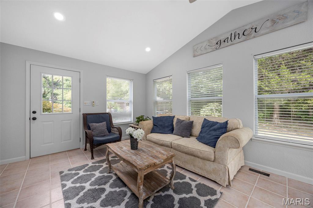 Troy, Missouri 63379, United States, 3 Bedrooms Bedrooms, ,3 BathroomsBathrooms,Residential,Pending,198159