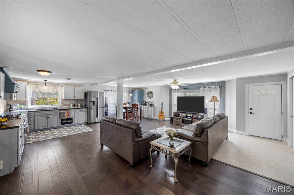 Troy, Missouri 63379, United States, 3 Bedrooms Bedrooms, ,3 BathroomsBathrooms,Residential,Pending,198159