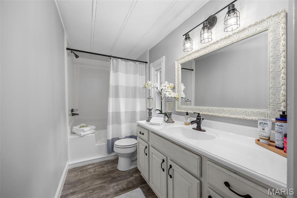 Troy, Missouri 63379, United States, 3 Bedrooms Bedrooms, ,3 BathroomsBathrooms,Residential,Pending,198159