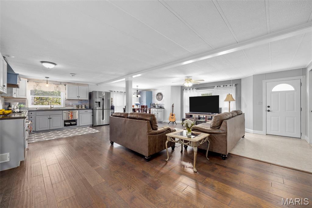 Troy, Missouri 63379, United States, 3 Bedrooms Bedrooms, ,3 BathroomsBathrooms,Residential,Pending,198159