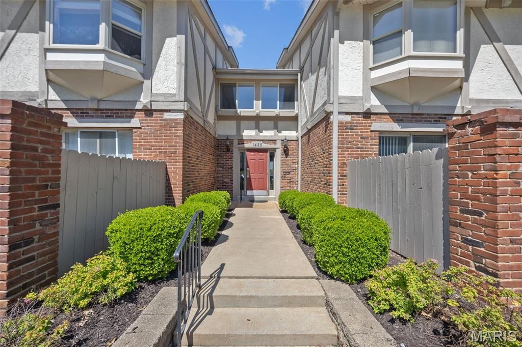 Photo of 1425 Willow Brook Cove #5, St Louis, MO 63146 (MLS # 26026954)