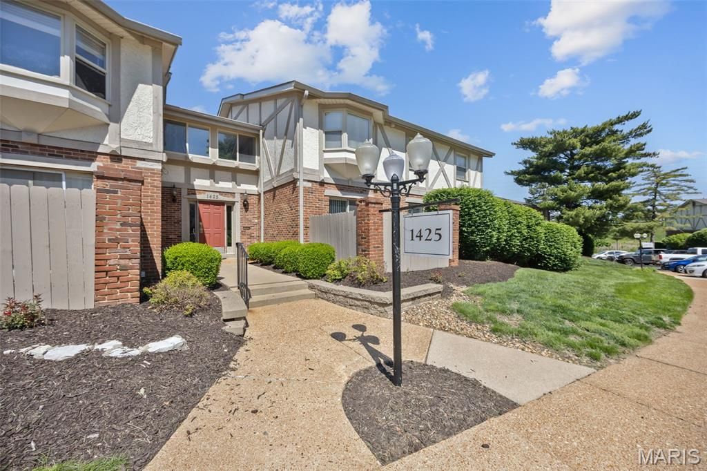Photo of 1425 Willow Brook Cove #5, St Louis, MO 63146 (MLS # 26026954)