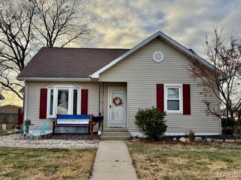 Photo of 889 N Plum Street, Breese, IL 62230 (MLS # 25081151)