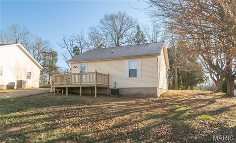 Tiny photo for 301 Cape Road, Bloomfield, MO 63825 (MLS # 26026521)