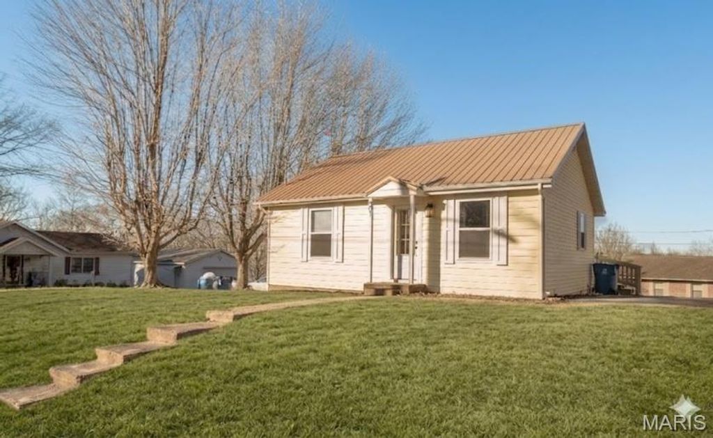 Photo of 301 Cape Road, Bloomfield, MO 63825 (MLS # 26026521)