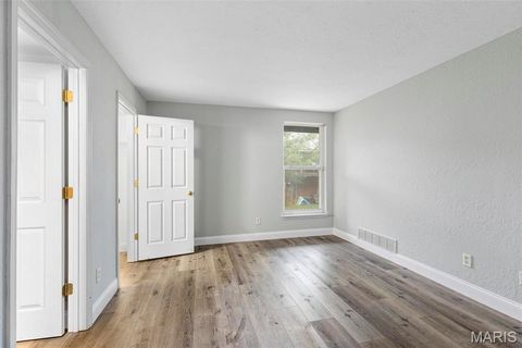 Tiny photo for 1968 Greenglen Drive #101, Kirkwood, MO 63122 (MLS # 26010076)