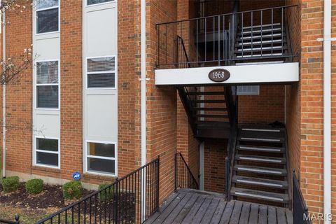 Tiny photo for 1968 Greenglen Drive #101, Kirkwood, MO 63122 (MLS # 26010076)