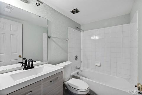 Tiny photo for 1968 Greenglen Drive #101, Kirkwood, MO 63122 (MLS # 26010076)