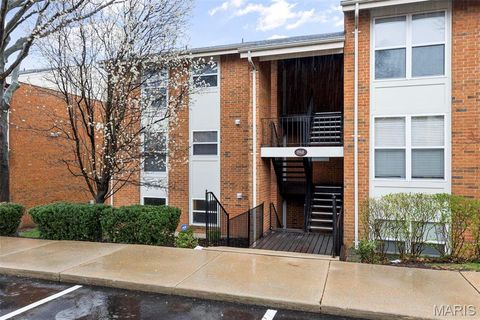 Tiny photo for 1968 Greenglen Drive #101, Kirkwood, MO 63122 (MLS # 26010076)