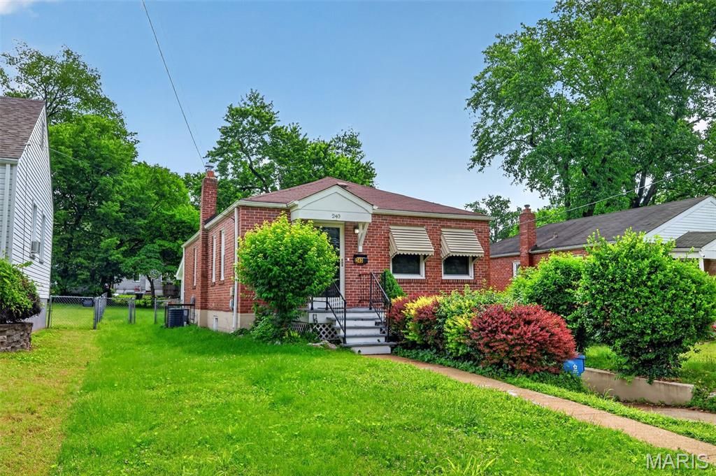 Photo of 240 S Barat Avenue, St Louis, MO 63135 (MLS # 26026665)