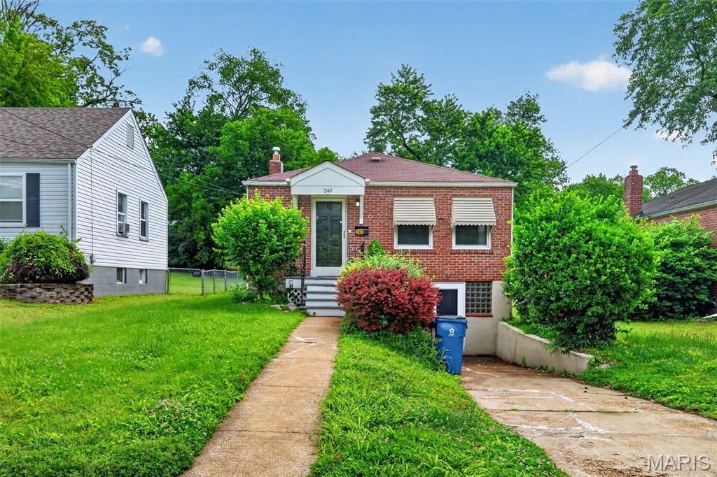 Photo of 240 S Barat Avenue, St Louis, MO 63135 (MLS # 26026665)