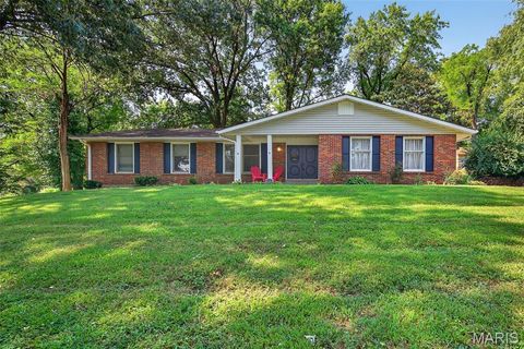 1212 Woodcrest Lane Hazelwood MO 63042