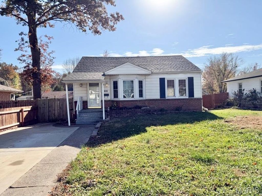 Photo of 916 S 2nd Street, Festus, MO 63028 (MLS # 25076168)