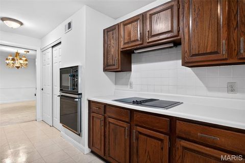 Tiny photo for 14300 Conway Meadows Court #202, Chesterfield, MO 63017 (MLS # 26013113)