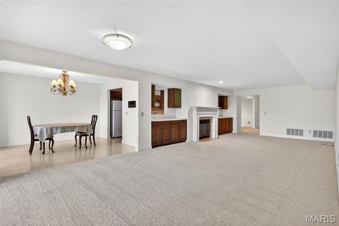 Tiny photo for 14300 Conway Meadows Court #202, Chesterfield, MO 63017 (MLS # 26013113)