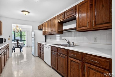Tiny photo for 14300 Conway Meadows Court #202, Chesterfield, MO 63017 (MLS # 26013113)