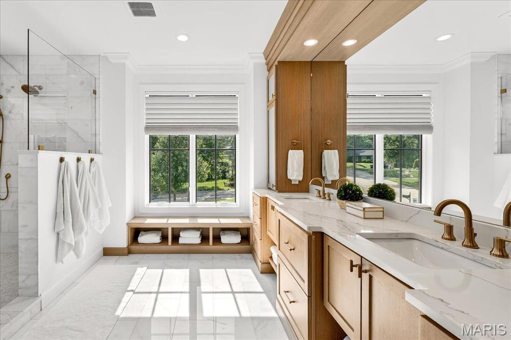 Des Peres, Missouri 63131, United States, 5 Bedrooms Bedrooms, ,5 BathroomsBathrooms,Residential,Active,195682