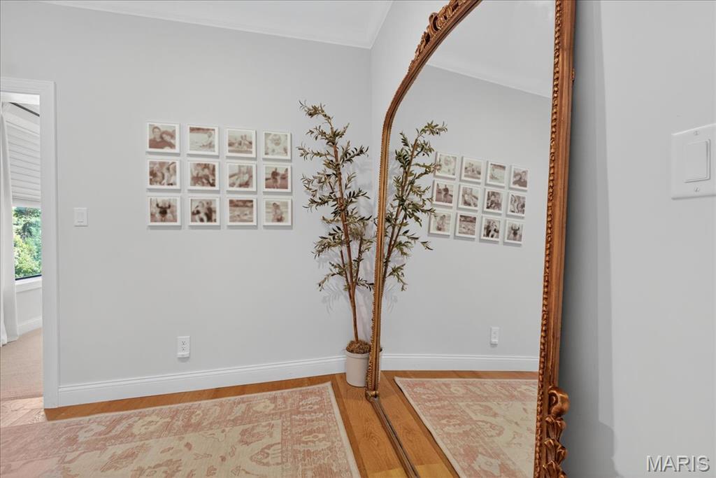 Des Peres, Missouri 63131, United States, 5 Bedrooms Bedrooms, ,5 BathroomsBathrooms,Residential,Active,195682