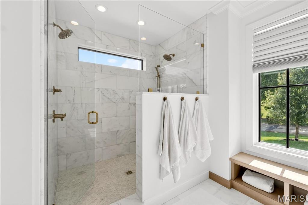 Des Peres, Missouri 63131, United States, 5 Bedrooms Bedrooms, ,5 BathroomsBathrooms,Residential,Active,195682