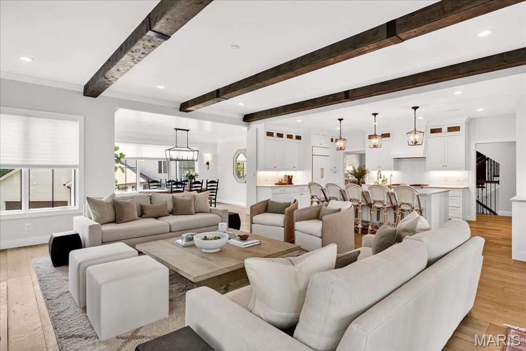 Des Peres, Missouri 63131, United States, 5 Bedrooms Bedrooms, ,5 BathroomsBathrooms,Residential,Active,195682