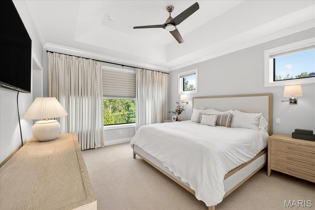 Des Peres, Missouri 63131, United States, 5 Bedrooms Bedrooms, ,5 BathroomsBathrooms,Residential,Active,195682