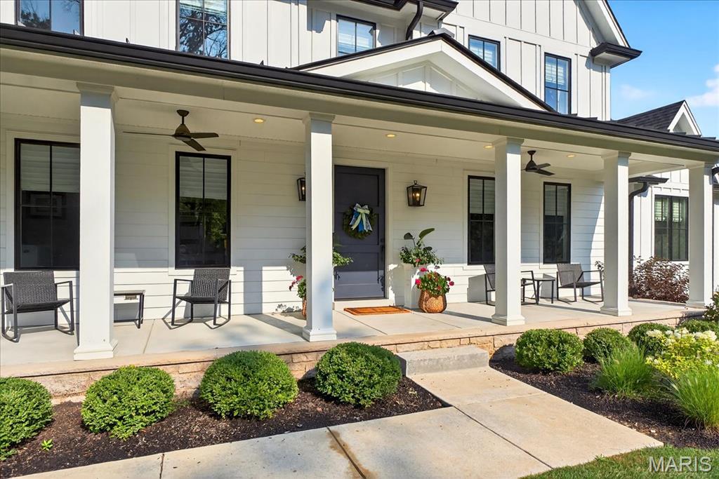 Des Peres, Missouri 63131, United States, 5 Bedrooms Bedrooms, ,5 BathroomsBathrooms,Residential,Active,195682