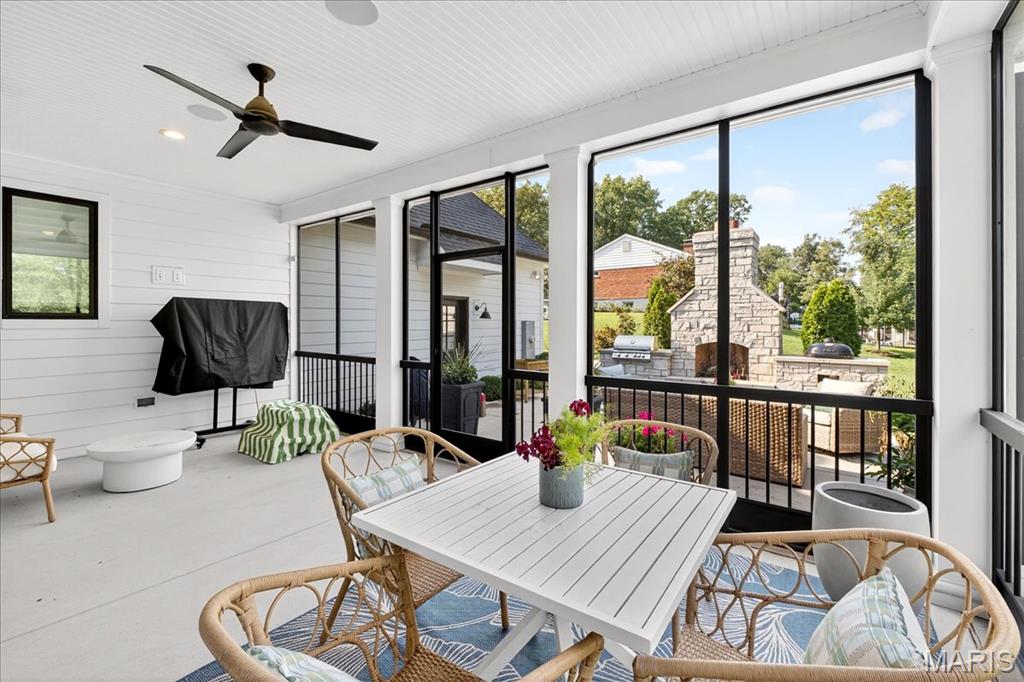 Des Peres, Missouri 63131, United States, 5 Bedrooms Bedrooms, ,5 BathroomsBathrooms,Residential,Active,195682