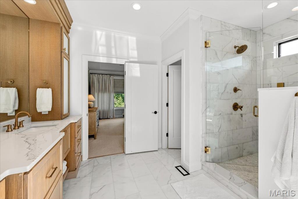 Des Peres, Missouri 63131, United States, 5 Bedrooms Bedrooms, ,5 BathroomsBathrooms,Residential,Active,195682