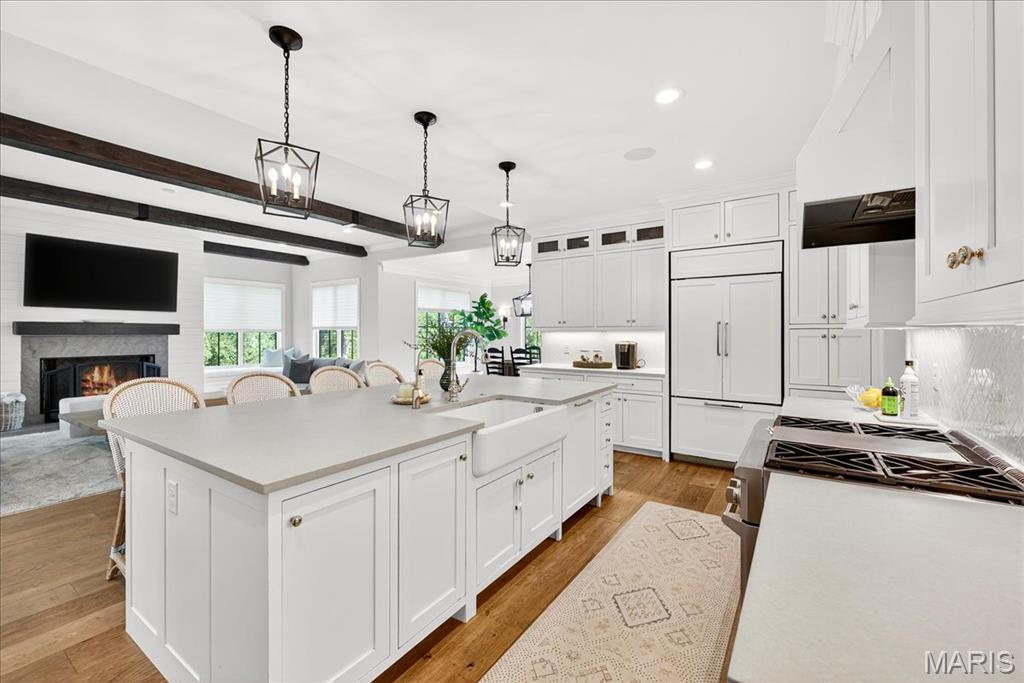 Des Peres, Missouri 63131, United States, 5 Bedrooms Bedrooms, ,5 BathroomsBathrooms,Residential,Active,195682