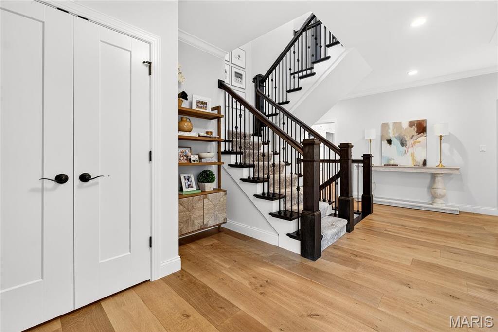 Des Peres, Missouri 63131, United States, 5 Bedrooms Bedrooms, ,5 BathroomsBathrooms,Residential,Active,195682