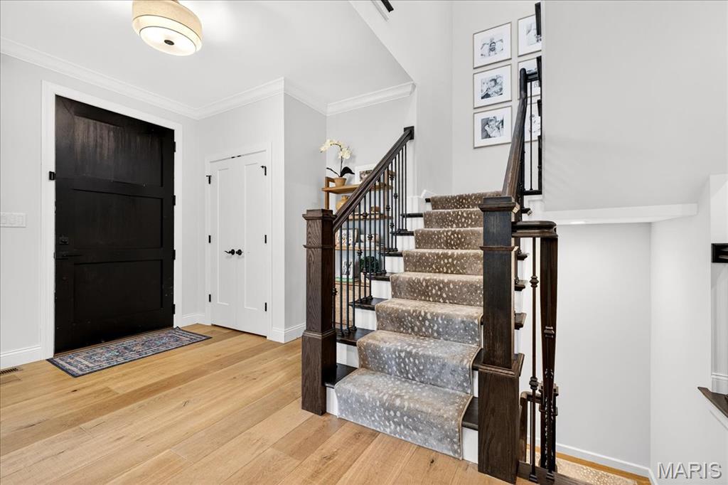 Des Peres, Missouri 63131, United States, 5 Bedrooms Bedrooms, ,5 BathroomsBathrooms,Residential,Active,195682