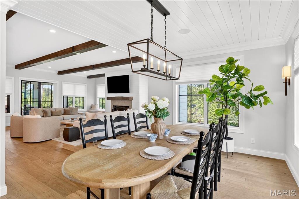 Des Peres, Missouri 63131, United States, 5 Bedrooms Bedrooms, ,5 BathroomsBathrooms,Residential,Active,195682