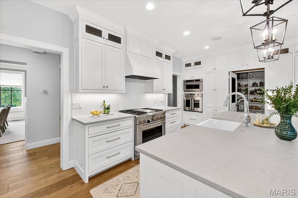 Des Peres, Missouri 63131, United States, 5 Bedrooms Bedrooms, ,5 BathroomsBathrooms,Residential,Active,195682