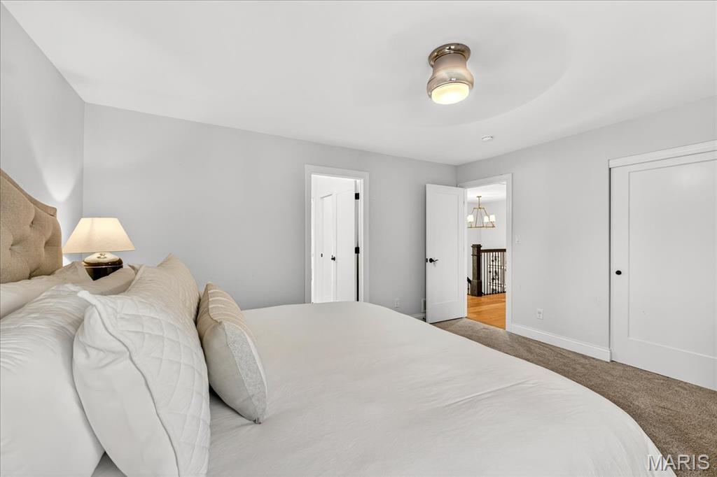 Des Peres, Missouri 63131, United States, 5 Bedrooms Bedrooms, ,5 BathroomsBathrooms,Residential,Active,195682