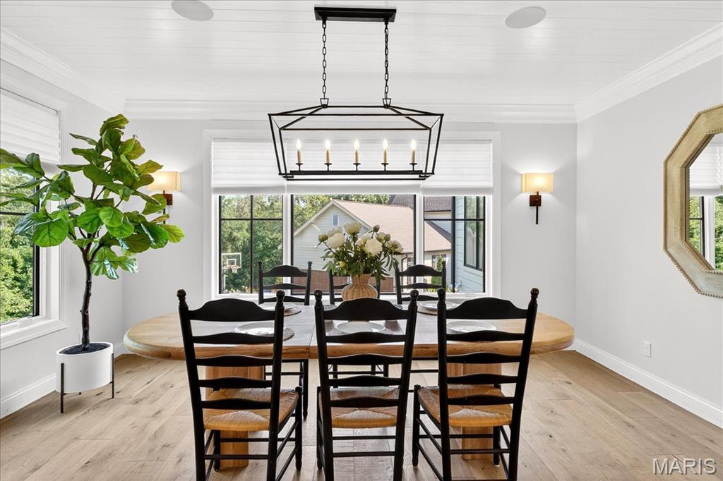 Des Peres, Missouri 63131, United States, 5 Bedrooms Bedrooms, ,5 BathroomsBathrooms,Residential,Active,195682